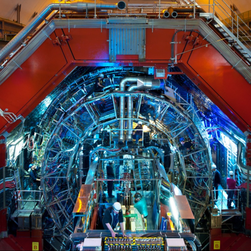 aa_ciencia's tweet photo. Lo que ha encontrado el CERN estrellando átomos pesados al límite de la física