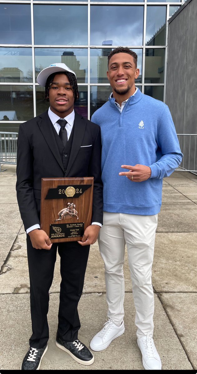 OHSPatsFootball (@ohspatsfootball) on Twitter photo Thanks <a href="/Titans/">Tennessee Titans</a> for the ceremony and recognizing <a href="/craigtutt_/">Craig Tutt</a> as one of the top football players in the state! #OaklandTN Thanks <a href="/Titans/">Tennessee Titans</a> for the ceremony and recognizing <a href="/craigtutt_/">Craig Tutt</a> as one of the top football players in the state! #OaklandTN