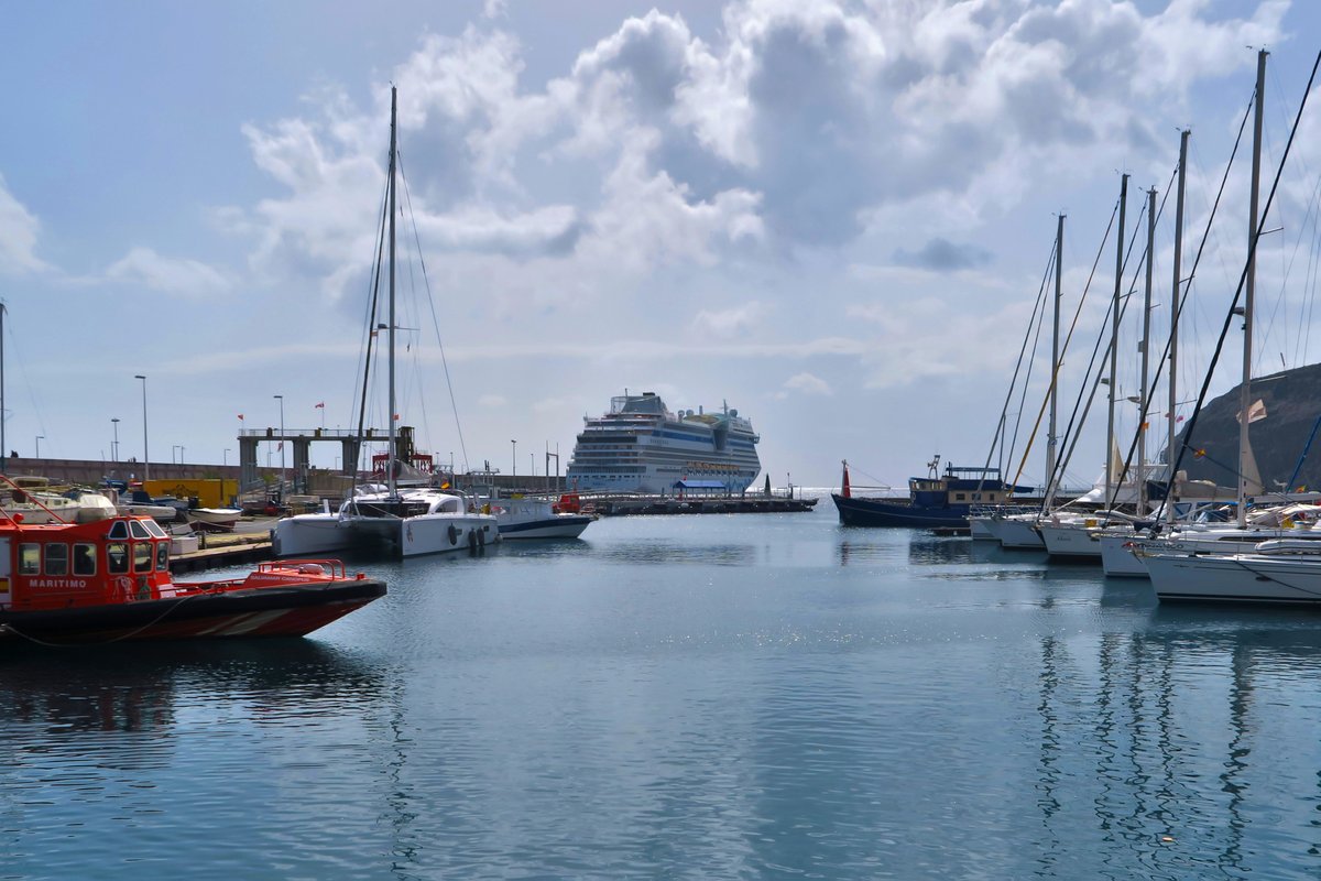 casacanarias's tweet photo. ⚓️Ayer lunes en el puerto de #SanSebastían de #LaGomera recibimos este crucero. 📷BUEN VIAJE. 

#AIDAblu🚢 Imágenes y video: grabados en 2018📷 #Canarias.▶️ https://t.co/bgUN8CTMgG
Todas las estancias y fechas ... 🇮🇨 🌐 https://t.co/WmHV8WpgdT