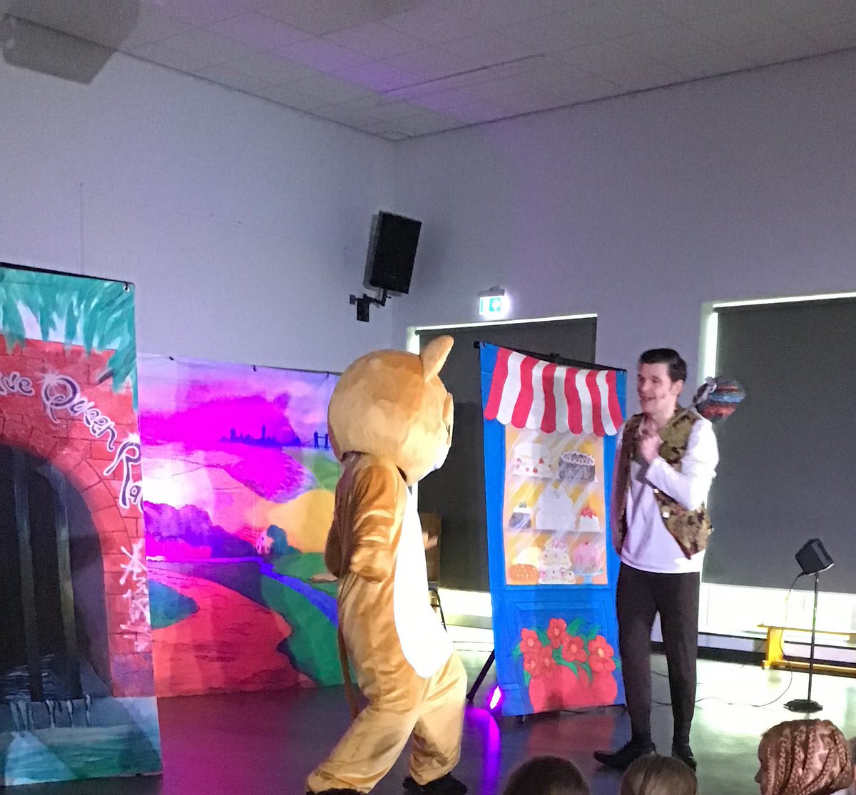 HilderthorpeSch's tweet photo. Everyone enjoyed the pantomime this morning - oh yes they did! #hildvalues #hildEYFS #hildKS1 #hildKS2 #hildexperience #hildchristmas https://t.co/Bmb38h41fb