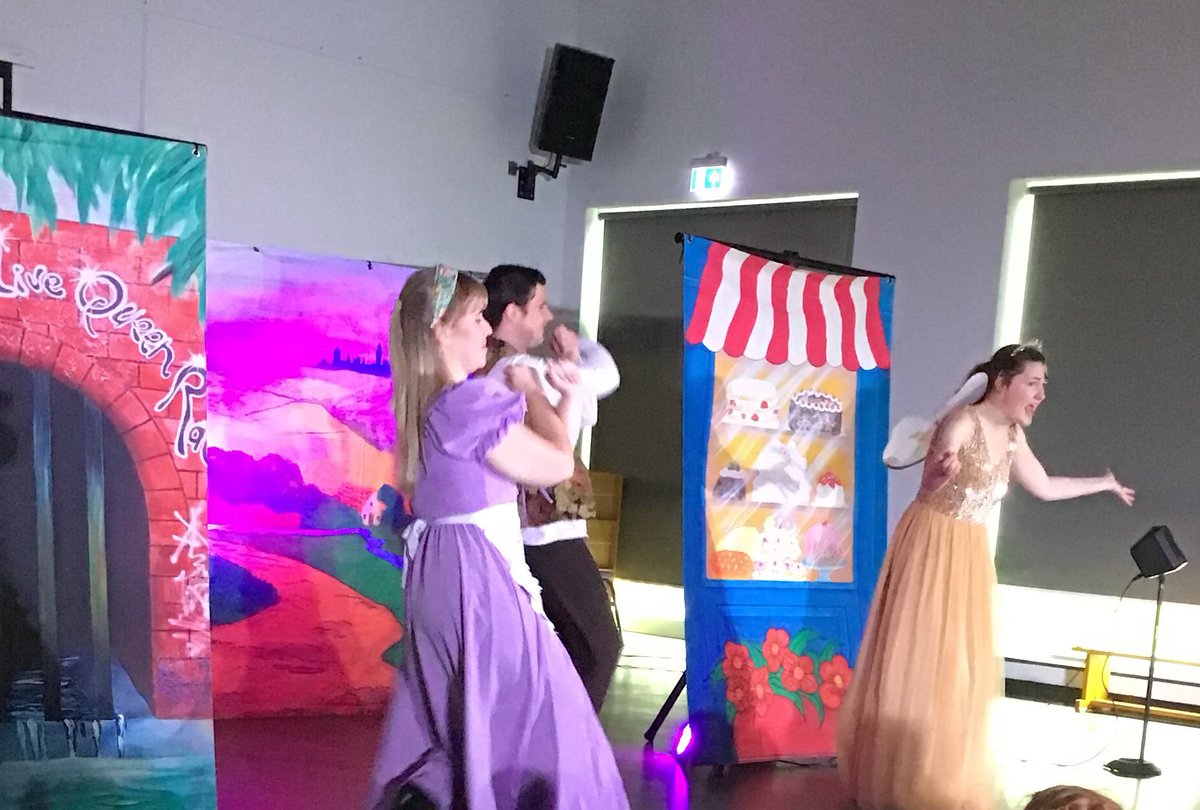 HilderthorpeSch's tweet photo. Everyone enjoyed the pantomime this morning - oh yes they did! #hildvalues #hildEYFS #hildKS1 #hildKS2 #hildexperience #hildchristmas https://t.co/Bmb38h41fb