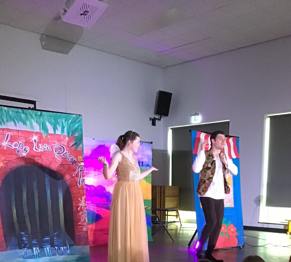 HilderthorpeSch's tweet photo. Everyone enjoyed the pantomime this morning - oh yes they did! #hildvalues #hildEYFS #hildKS1 #hildKS2 #hildexperience #hildchristmas https://t.co/Bmb38h41fb