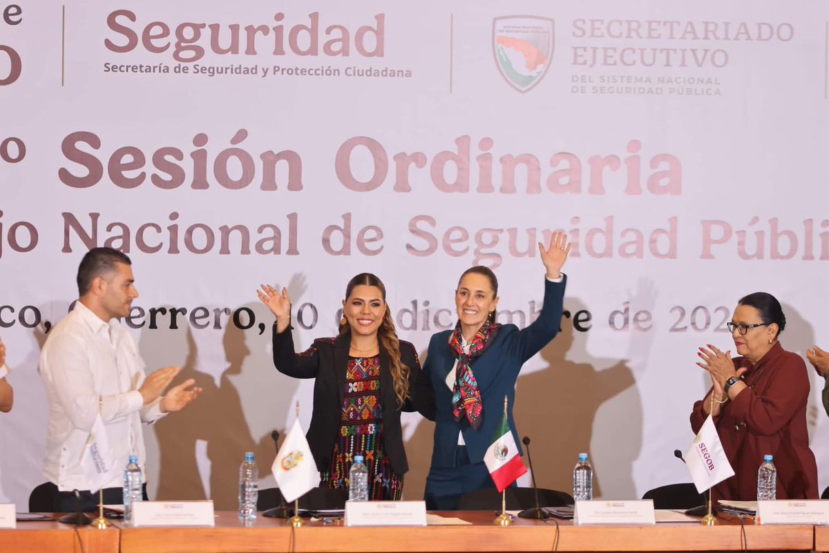 LaydaSansores's tweet photo. En #Campeche seguimos uniendo esfuerzos para fortalecer nuestras políticas de seguridad, y lograr un estado justo, seguro y en paz.

Asistí, junto a mis compañeras y compañeros gobernadores, a la 50ª Sesión Ordinaria del Consejo Nacional de Seguridad Pública, que encabeza la presidentA @Claudiashein.

Hay colaboración entre los distintos niveles de gobierno para enfrentar los desafíos de México en este importante rubro, en el que la entidad se encuentra entre las más seguras.