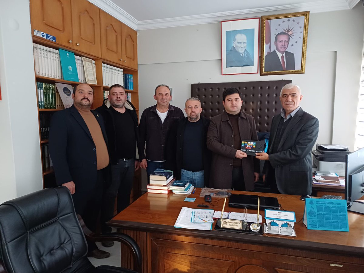 Calocak20's tweet photo. Çal ilçe Müftülüğümüze ziyaretimizi gerçekleştirdik.İlçe Müftümüz Sayın Abdullah Vurucu Beyefendi ile Ülkü Ocakları'nın faaliyetleri ve Müftülüğümüz ile birlikte planladığımız çalışmalar hakkında istişarelerde bulunduk. Misafirperverliklerinden dolayı kendilerine teşekkür ederiz https://t.co/bJl1tdlBQF