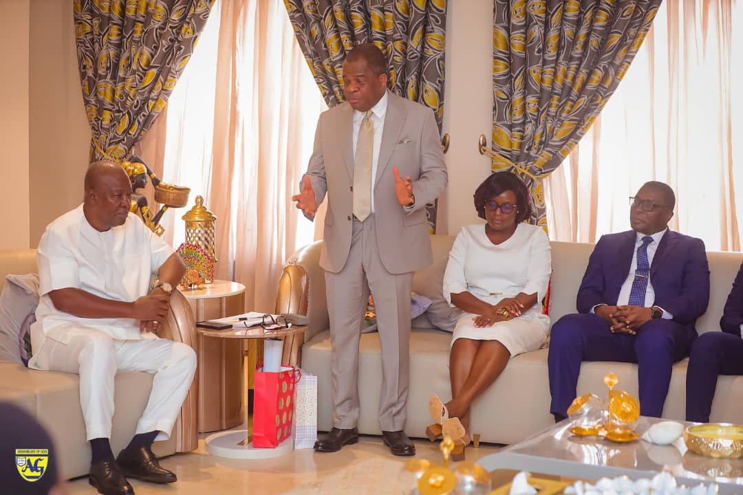 _agghana's tweet photo. Photos from the visit of the Executive Presbytery of Assemblies of God Ghana to the residence of H.E. @JDMahama, President-Elect of the Republic of Ghana.  

1/3

#SendTheLight #AssembliesOfGodGhana https://t.co/AWddoMKngO