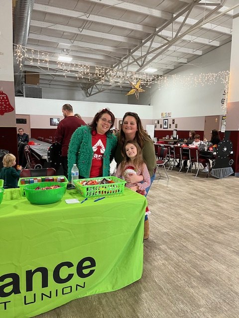 AllianceCU's tweet photo. Wentzville staff attended Cookies with Santa at UAW Local 2250 in Wentzville on Sunday, December 8. We handed out toys, candy, and had a drawing for a Family Game Night basket.
https://t.co/AvDsruywmK https://t.co/c60FpuDmmL