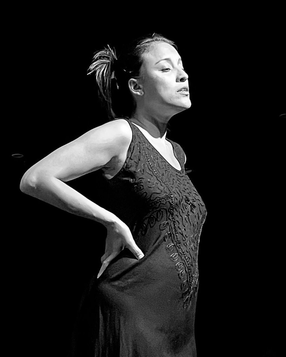 soyCalzadilla's tweet photo. El Vendedor”… lo dejarías entrar? 🎭

Pieza indispensable del repertorio de la dramaturgia venezolana, la obra es una desgarradora y auténtica radiografía de la sociedad venezolana de finales del siglo XX, pero que se mantiene absolutamente vigente..

@TCavalliV 

Hilo 🧵👇 https://t.co/Gr8LMrXvtx