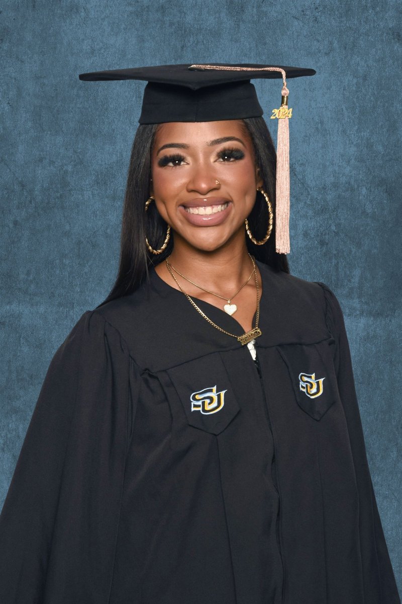 tybeendidts's tweet photo. Hi guys I’m graduating 🤭🤭🤭🤭 #1213 https://t.co/YShiyFk1pZ
