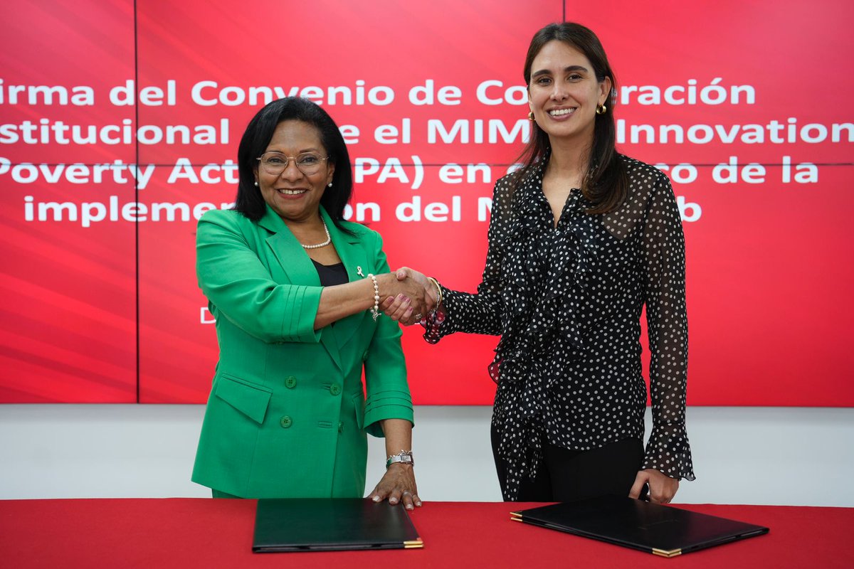 MimpPeru's tweet photo. ¡Nuevo convenio para transformar políticas públicas! 💡✨
El @MimpPeru y Innovations for Poverty Action (IPA) unieron esfuerzos con la firma de un Convenio de Cooperación Interinstitucional para impulsar el desarrollo del MIMP Lab, nuestro laboratorio de innovación social. 🚀💜
🔍 ¿Qué es el MIMP Lab? Un espacio clave para diseñar y mejorar intervenciones públicas que generen impacto real en las vidas de mujeres y poblaciones vulnerables.
💡 La alianza con IPA permitirá:
1️⃣ Fortalecer capacidades técnicas con asesoría internacional.
2️⃣ Crear soluciones costo-efectivas, adaptadas a desafíos nacionales.
3️⃣ Consolidar una cultura de decisiones basadas en evidencia, posicionando al MIMP como un referente en innovación pública.