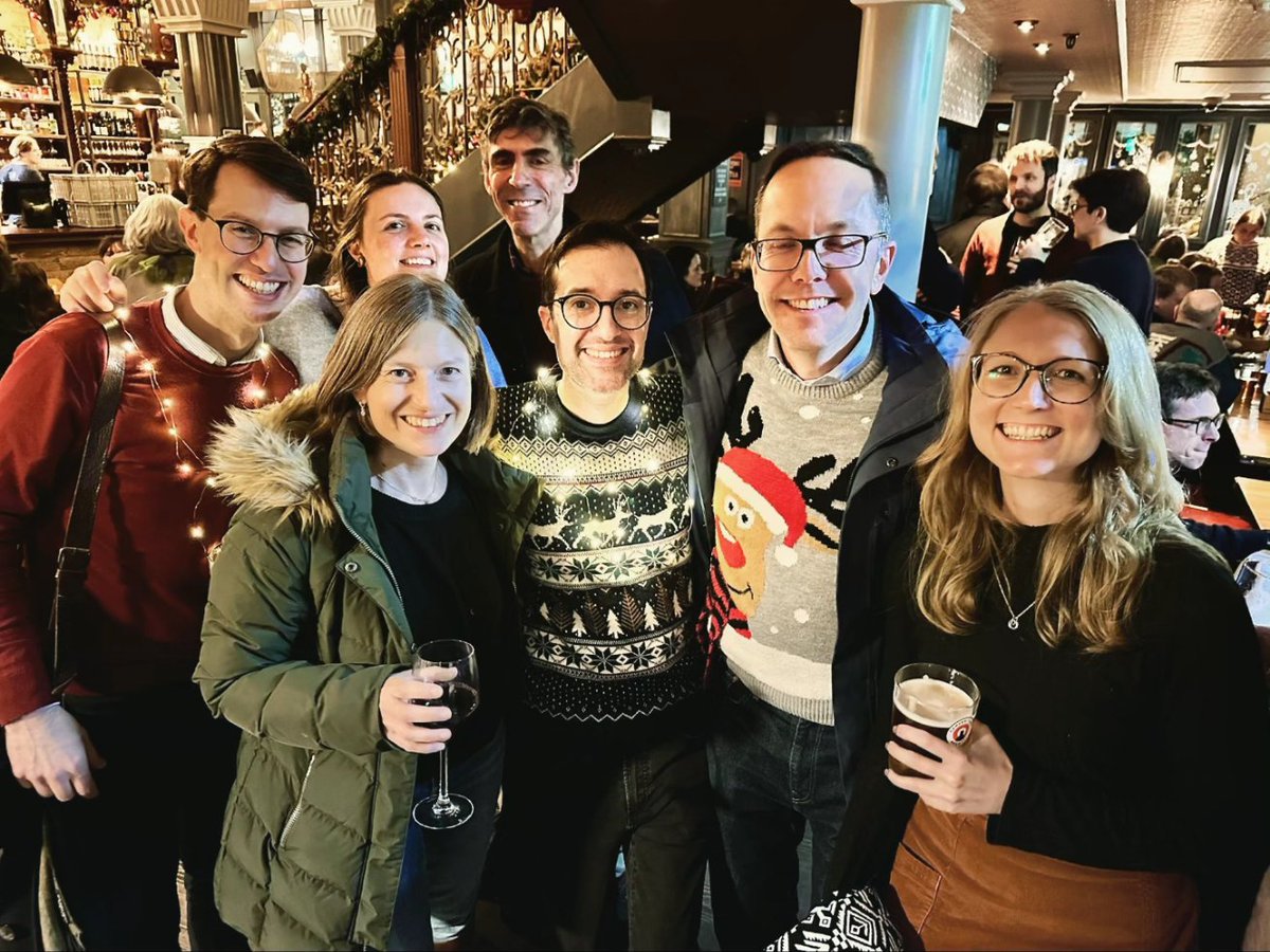 Constanza Chorus (@constanzachorus) on Twitter photo About last night...
Our final engagement of a very busy 2024 was carol singing at the magnificent Hay's Galleria to quite the crowd, raising funds (well over £1,000!) for our chosen Christmas charity Catch22's Music To My Ears programme. About last night...
Our final engagement of a very busy 2024 was carol singing at the magnificent Hay's Galleria to quite the crowd, raising funds (well over £1,000!) for our chosen Christmas charity Catch22's Music To My Ears programme.