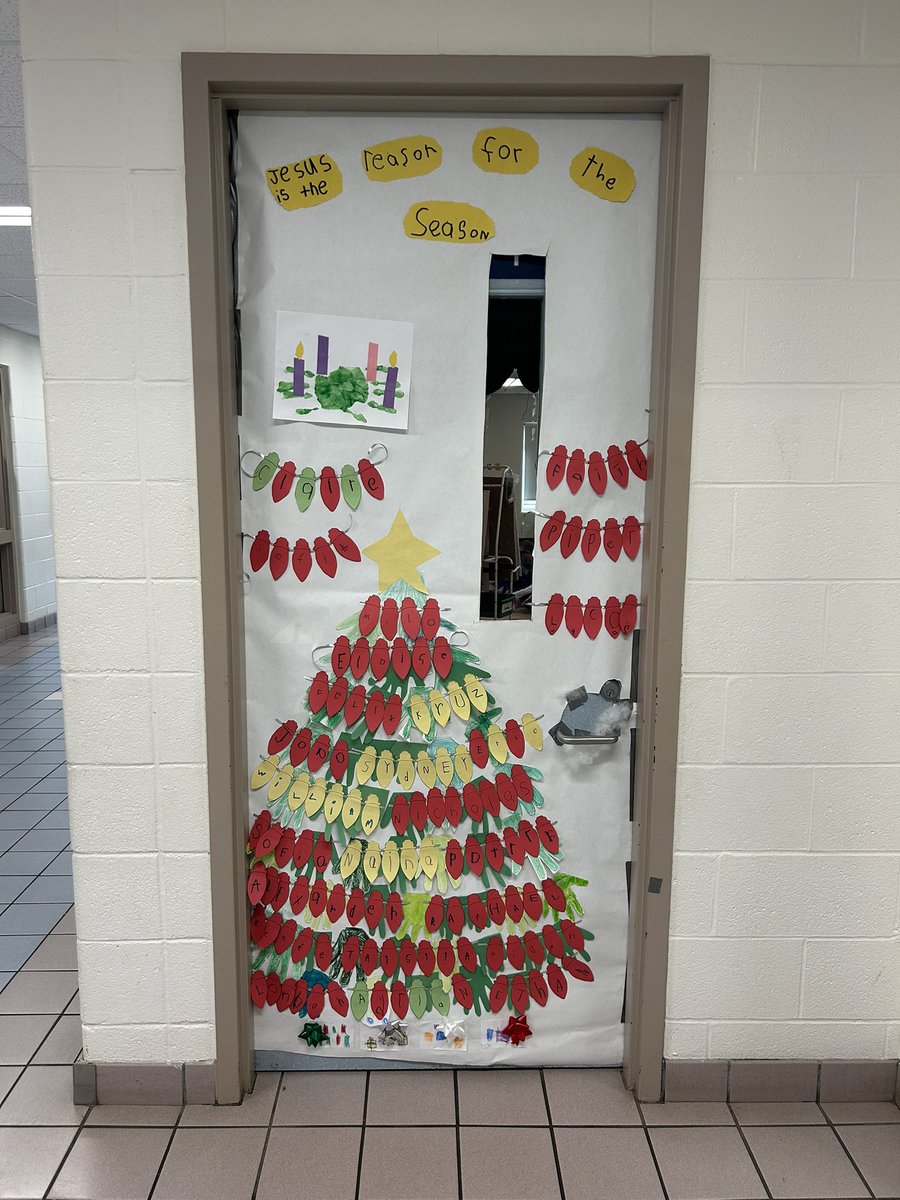 BaxterCYC's tweet photo. @OLPhcdsb Take a walk to Christmas.  Big thanks to the judges. https://t.co/qstT4cbIJO