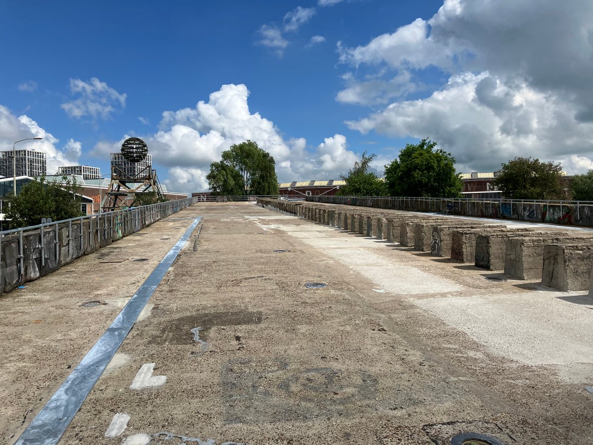 🏆 Vanavond is de Geurt Brinkgreve Bokaal gewonnen door Nationaal Holocaustmuseum, gefeliciteerd! 🥳
🏅De andere genomineerden voor deze erfgoedprijs waren REC P en de X-Helling. 
➡️Wat is de historie van deze gebouwen? Lees het in Erfgoed van de Week: amsterdam.nl/kunst-cultuur/…