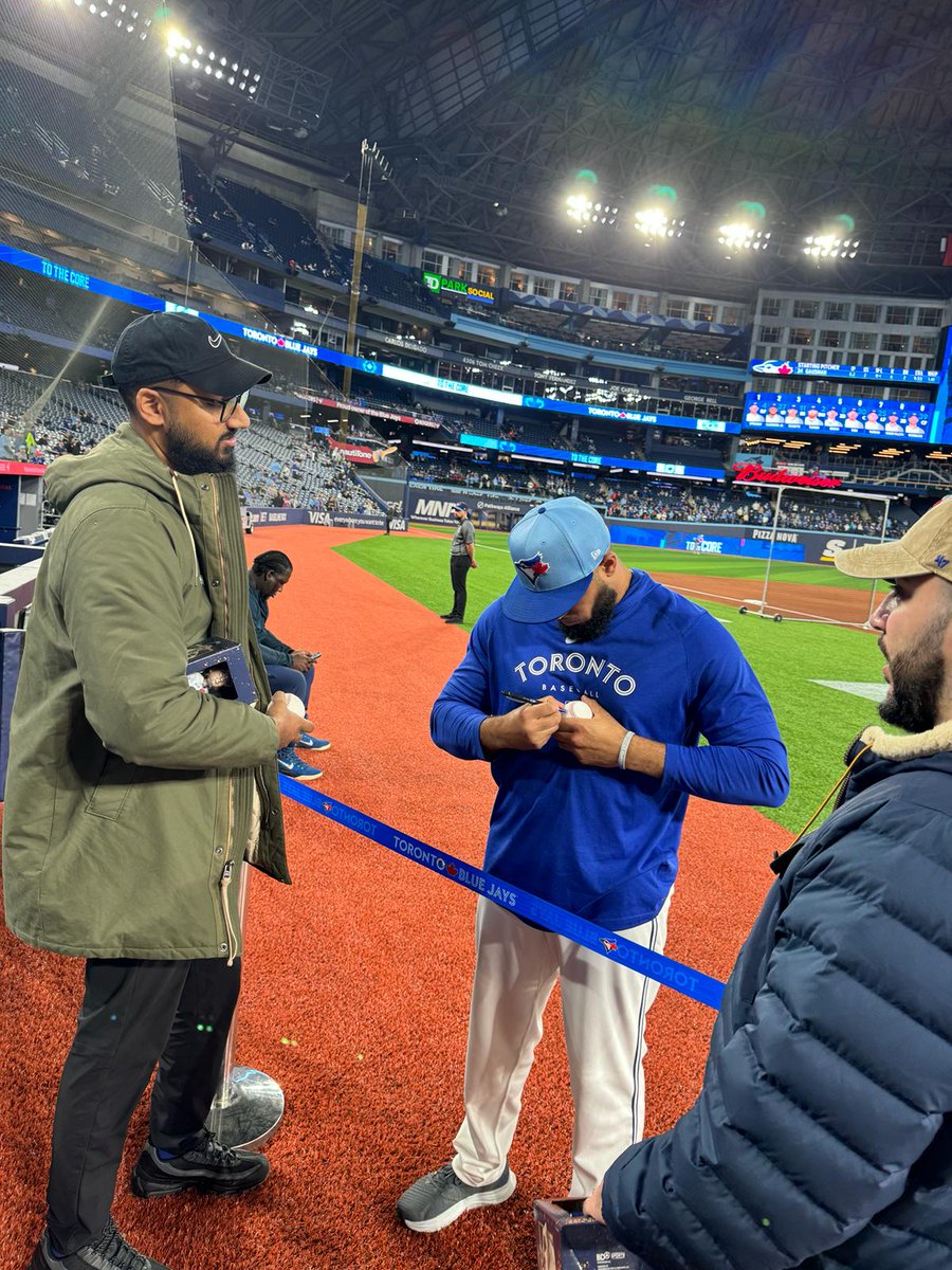 123673albertoga's tweet photo. #bluejays Dios escucho mis oraciones https://t.co/sxCvl8NATf
