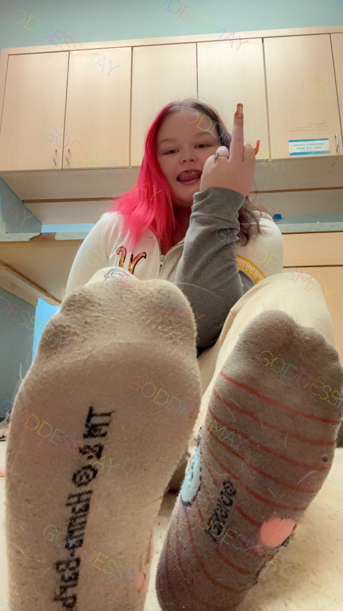teen girls dirty socks  / X