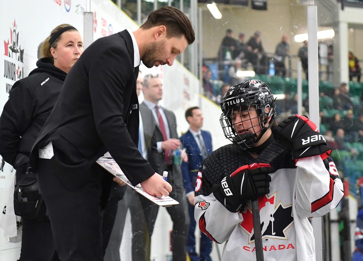 TimminsRock's tweet image. Coach Brandon Perry at work in Alberta 🇨🇦

#RockSolid 

📸@HockeyCanada