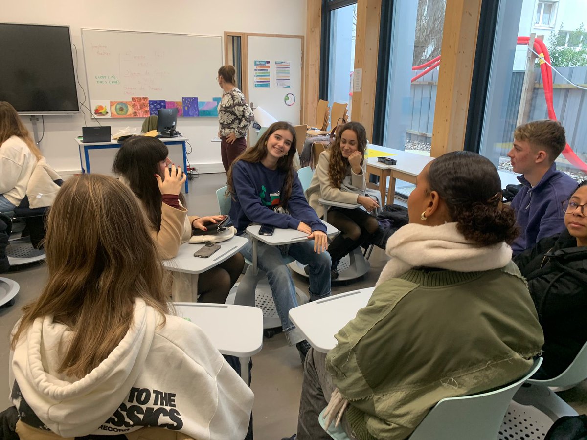 Nuestras alumnas han participado en un taller de igualdad para trabajar uno de los objetivos de nuestro Plan Erasmus junto a sus compañeras y compañeros del <a href="/E_Galois78/">Lycée Evariste Galois</a> <a href="/sepiegob/">SEPIE</a> #erasmusplus #proyectoerasmus <a href="/EuropeDirectVal/">Europe Direct Comunitat Valenciana</a>