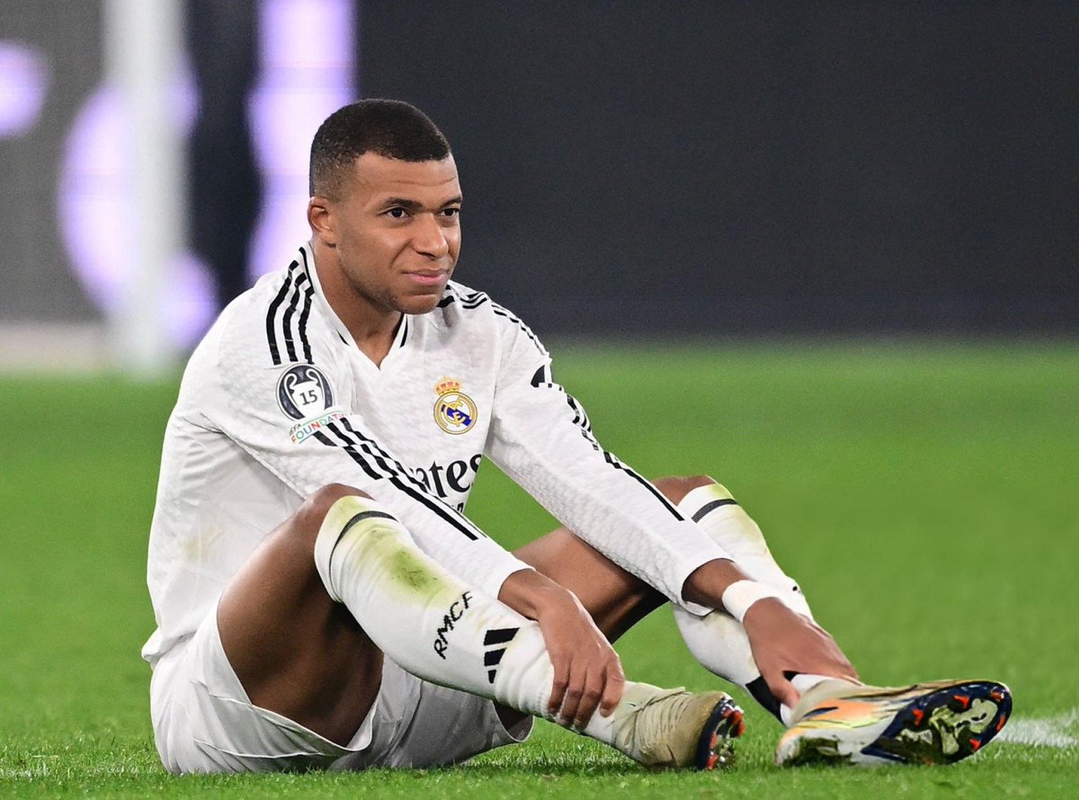 MarioHurtadoRM's tweet photo. Círculo de oración:
         
                    🕯      🕯
           🕯                          🕯
               Que lo de Kylian
       🕯    Mbappé no sea    🕯 
                          nada.
           🕯                           🕯
                    🕯       🕯 https://t.co/I7JSvH7OHB