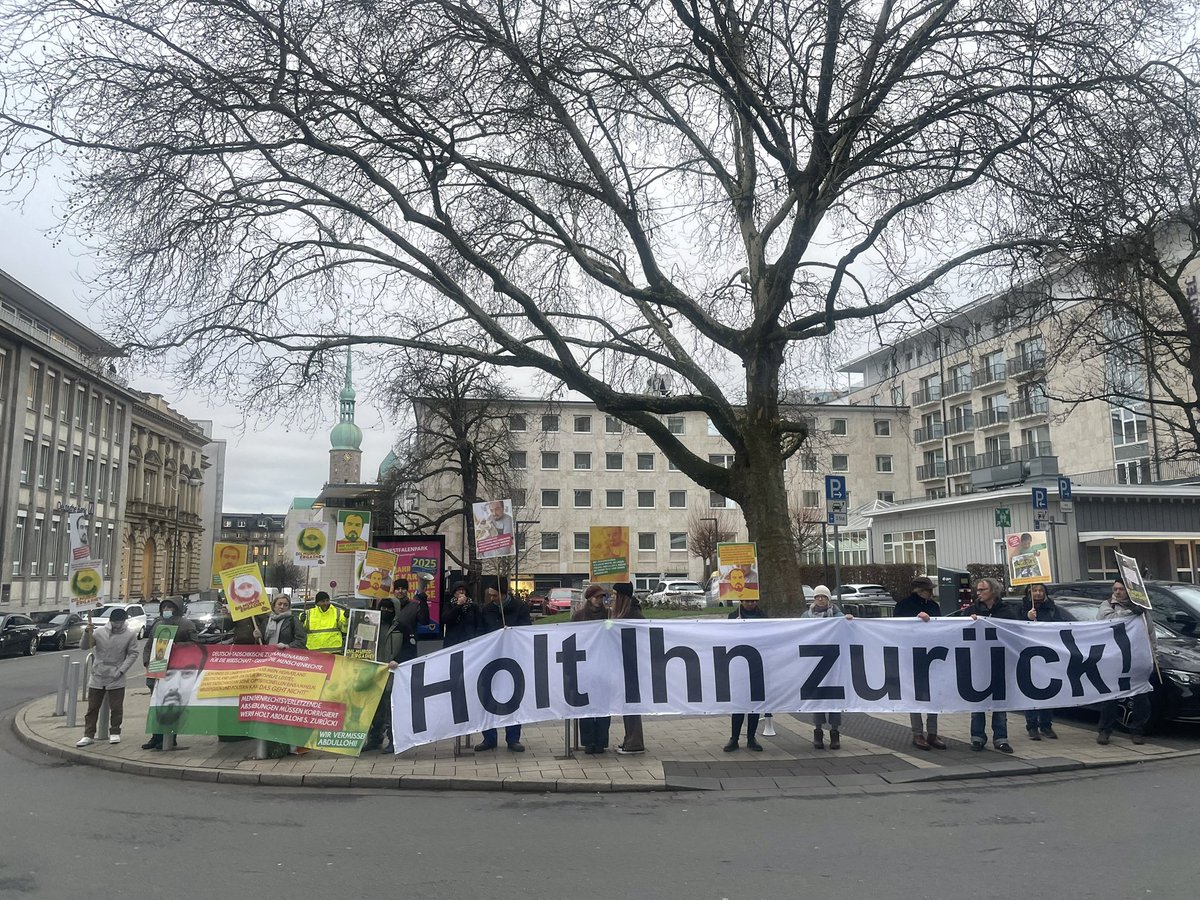 Mahnwache heute gegen #Abschiebungen nach #Tadschikistan - A. Shamsiddin seit zwei Jahren zu Unrecht in Haft- #DilmurodErgashev ausgeliefert nach Tadschikistan am 06.11.24 wird in Untersuchungshaft #gefoltert!
Free them! Sicheren Aufenthalt für politisch Verfolgte!
@ABaerbock