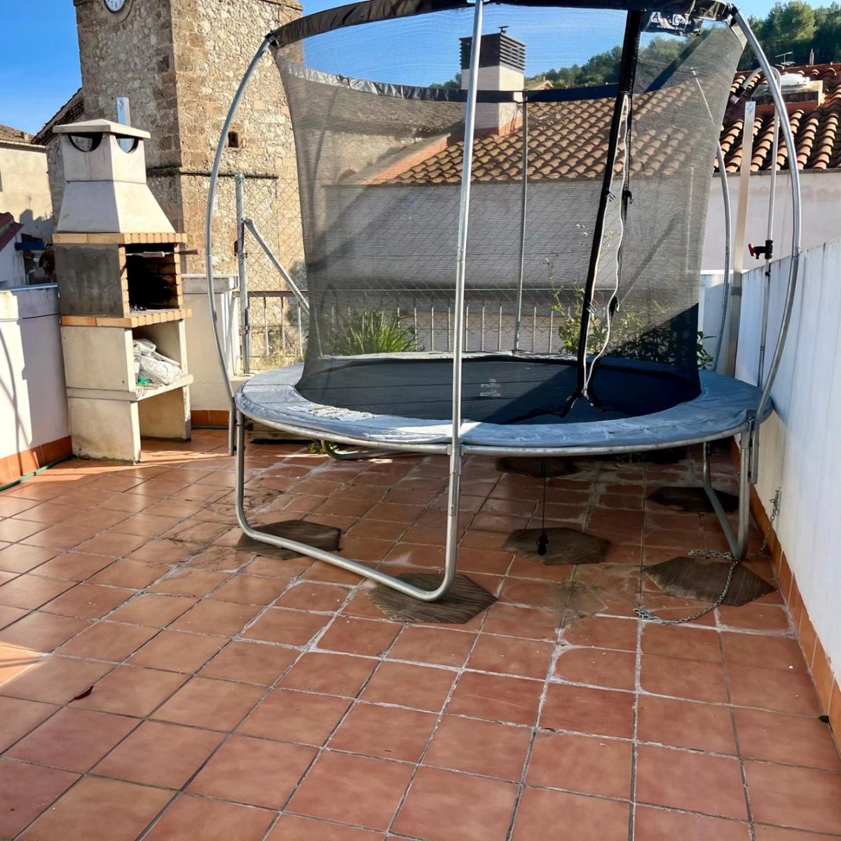 Pis en venda a Santa Margarida de Montbui Poble.

329m2 + terrassa de 60m2.

Parking + traster.

Preu: 240.000 euros negociables.

Interessats DM.