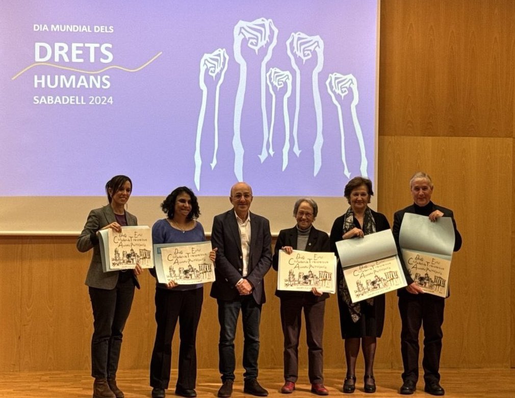 oscargid's tweet image. He tingut l’honor de conduir l’acte central del Dia Mundial dels Drets Humans a #Sabadell

Ha estat una experiència molt colpidora, i alhora inspiradora, escoltar la @nadiaghulam i reivindicar, entre tots i totes, la cultura de la pau i la defensa dels Drets Humans

#DMDH