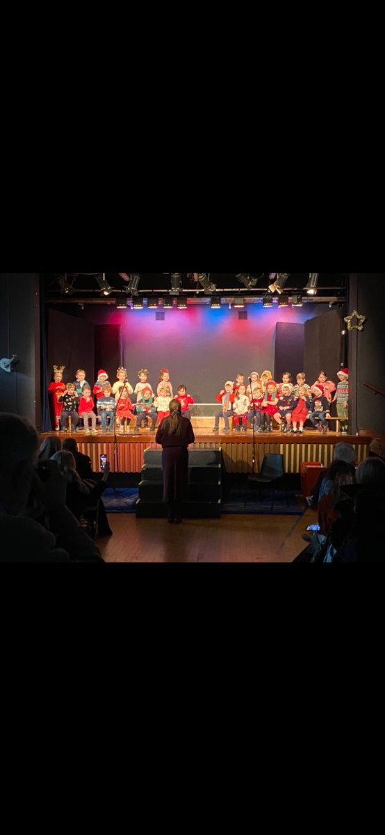 SBhride1917's tweet photo. Dráma na Nollag 2024 faoi lánseol anois agus na Naíonáin agus R5/6 ar an stáitse inniu. Éacht déanta acu ar fad. 🎄🎅🎉🎄🎅🎉 https://t.co/nDrTWSFLJs