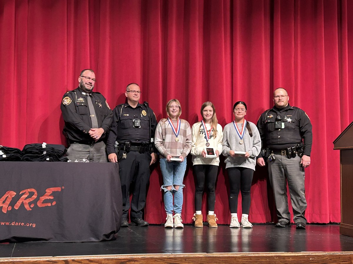 newbremen_esms's tweet photo. Congratulations to our 6th grade DARE, Drug Abuse Resistance Education, graduates on completing the DARE program! A special congratulations to essay winners Penelope Jerome, Emma Kramer, and Koral Castillo! #NBdifference #DARE https://t.co/eQZk8HpRgk