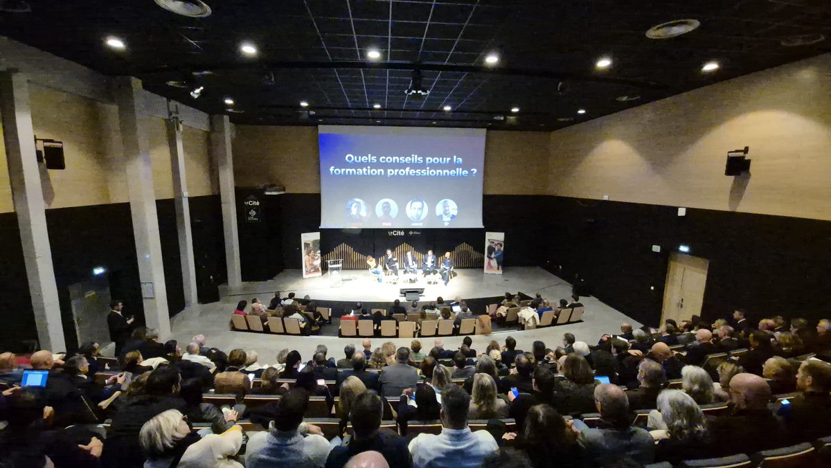 Déploiement du plan stratégique académique pour l'intégration de l'IA dans l’enseignement et l’administration. Un grand merci aux chefs d’établissement, inspecteurs et représentants du monde économique pour leur engagement en faveur de l’école de demain. #InnovationÉducative #IA