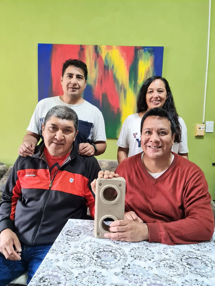 📍🇦🇷 Ciudad de Salta, Salta

🧱 La comunidad está en la preparación de bloques a base de tierra comprimida, para la construcción de módulos habitacionales.

🫂 Este es uno de los proyectos que ya se están implementando a partir de Comunidades que Irradian.