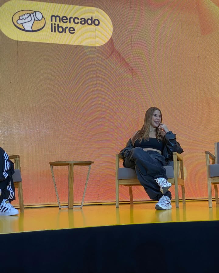 latoraupdates's tweet image. 📸 Con BeeluG, Lucila [La Tora] en el #BSASTRAP

📍Parque de la Ciudad