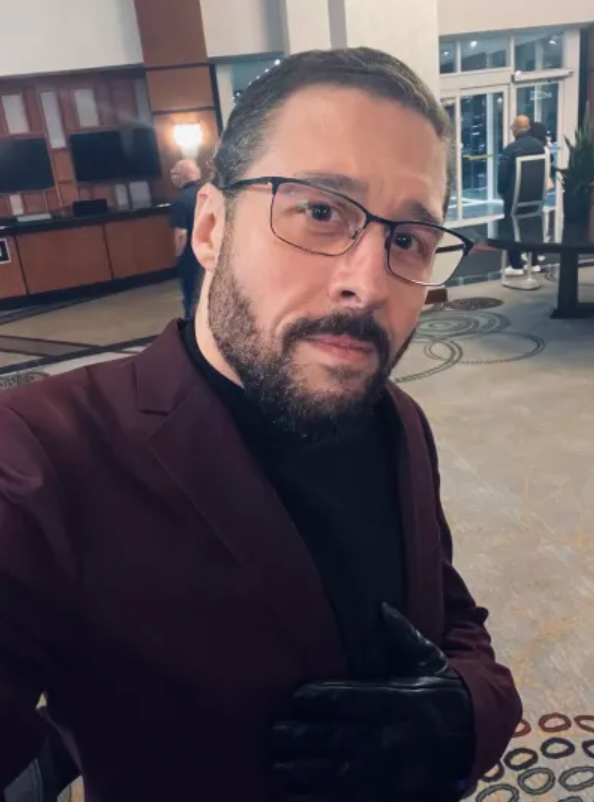 natesugartweets's tweet photo. Recovery (perpetually) in progress, but I'm finally back on the streets. 

Fortunate to have a theatre company interested in giving me a studio and funding for my next project, and some orgs interested in my skill set. 

Looking like I'll be on the mic (and stage) again soon. https://t.co/fVc0MmYBNJ