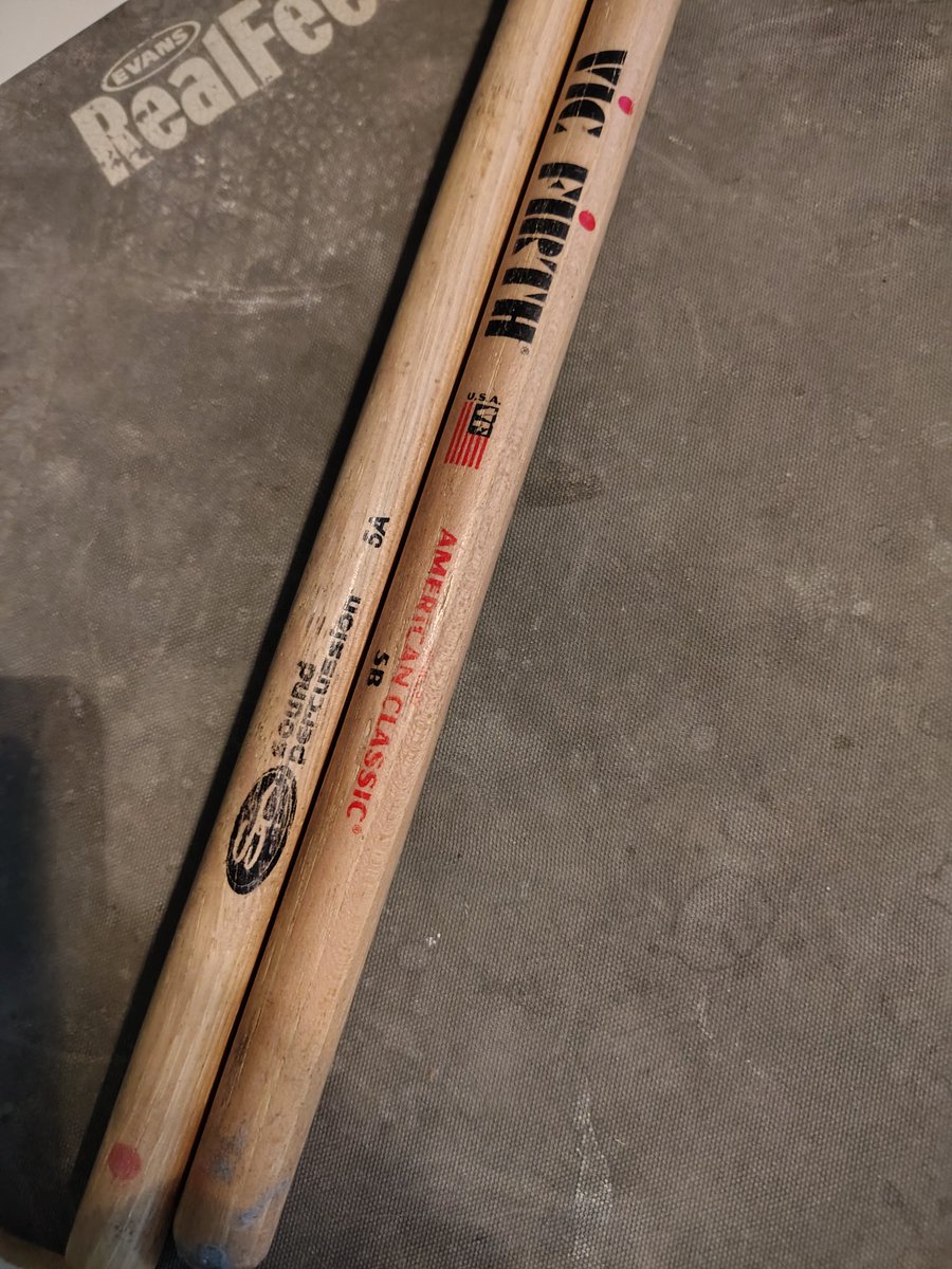 maxfeliceshaw's tweet image. DID I REALLY JUST PRACTICE FOR TWO HOURS WITH TWO DIFFERENT SIZED STICKS!?!?!? And I was really wondering why I was struggling!!! 😭 #drummerproblems