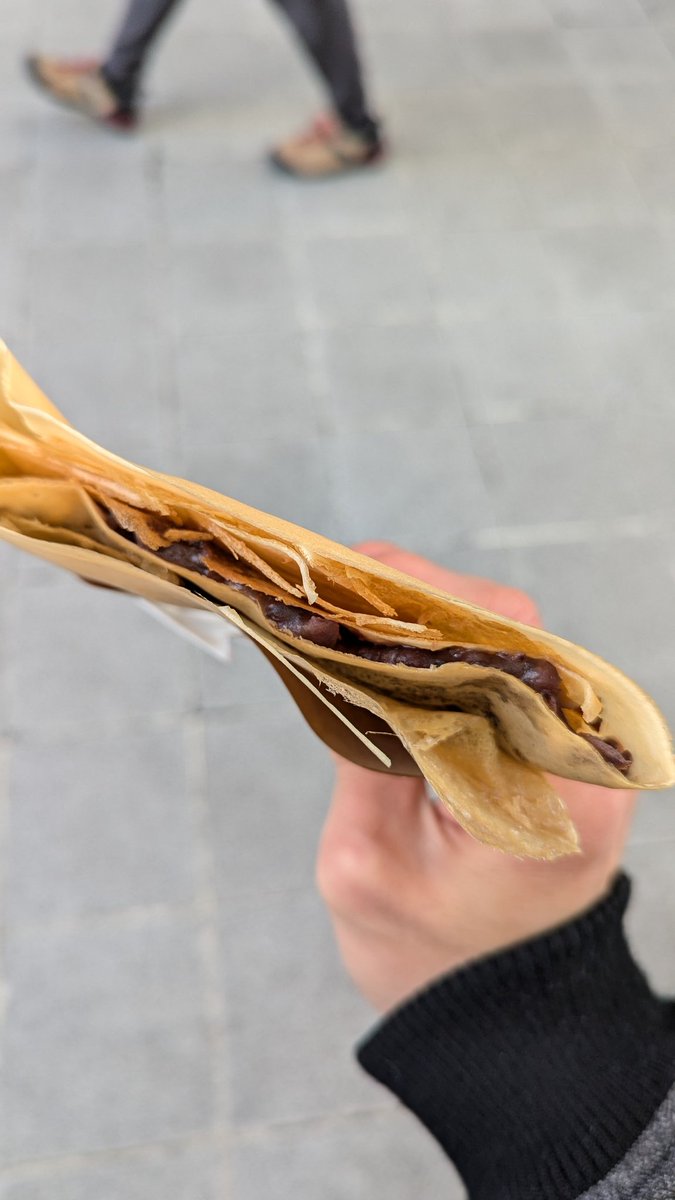 yancharuzu347's tweet photo. あんバタークレープうめい😋
昨日みっちゃんのトーク見たら食べたくなっちゃって大須まで😅
画像めいちゃんでごめんなさい💧
お店のロゴがクラゲに見えた🪼
#BUTTERMAN https://t.co/rAwIBz1S1p