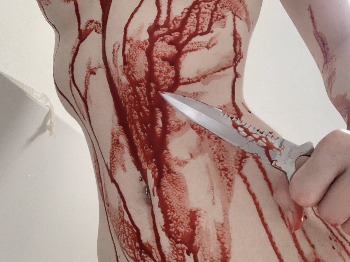 𝑳𝑰𝑽𝑰𝑵𝑮 𝑫𝑬𝑨𝑫 𝑮𝑰𝑹𝑳 🦇 (@screamnhorror) on Twitter photo 