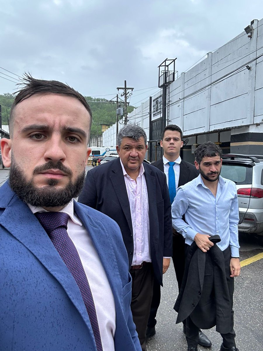 Muy buenas noticias judiciales desde Brasil.  Se acaban de notificar dos libertades que se concretarán en el día de mañana .  Nos quedan dos detenidos de 23 , pero cada uno de ellos vale el mismo empeño y esfuerzo que el primero .  A seguir trabajando !!!