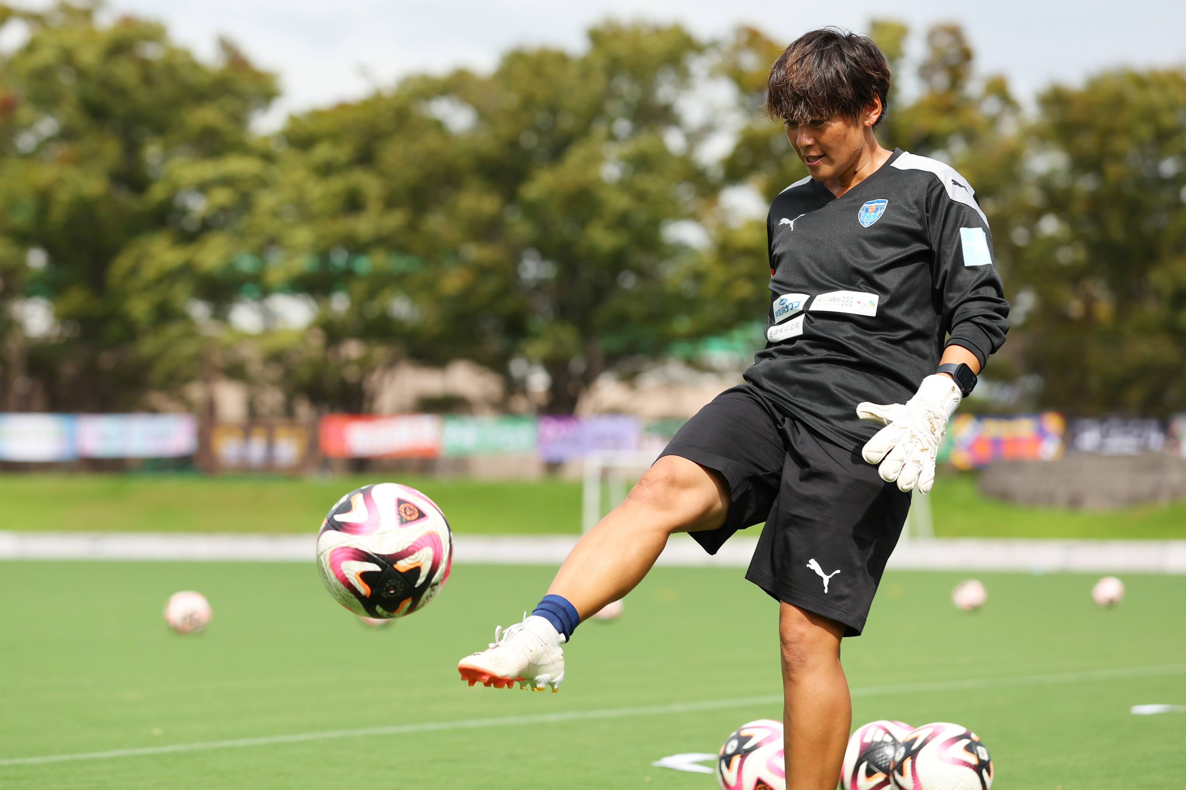 小原由梨愛着用サイン入り Z.N.Eフーディー 小原由梨愛着用サイン入り Z.N.Eフーディー