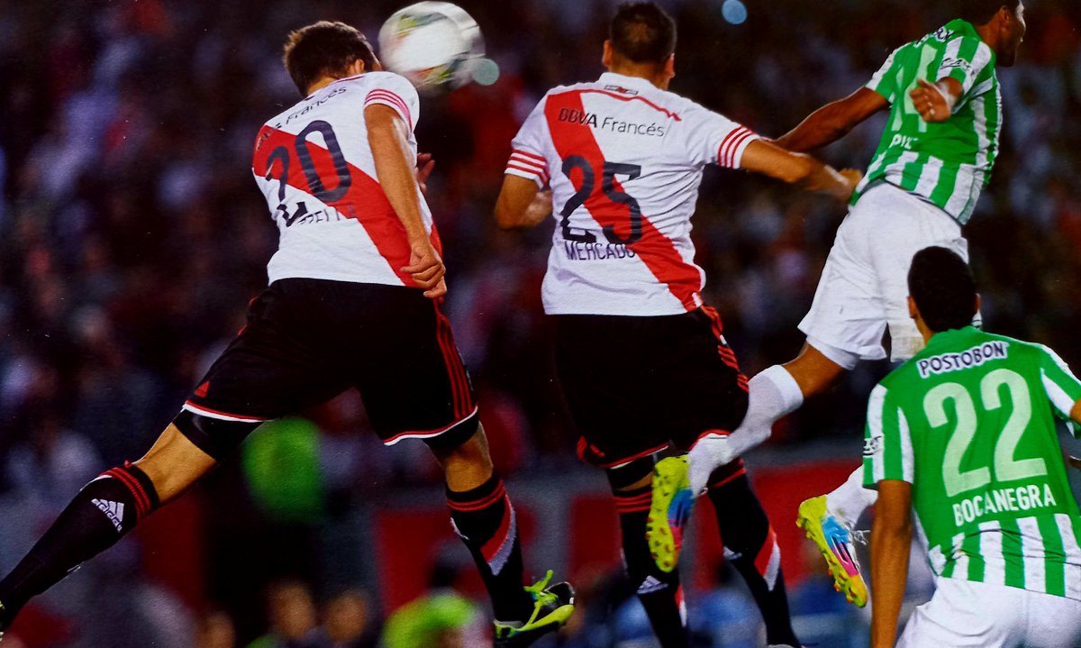 MigueBertolotto's tweet photo. A 10 años del primer título de la #EraGallardo: la Copa Sudamericana 2014.
Fue 2-0 a Atlético Nacional de Medellín, en el Monumental, con cabezazos goleadores de #Mercado (54m) y #Pezzella (58m) tras dos notables tiros de esquina de #Pisculichi desde la izquierda.
10/12/2014 https://t.co/VGicY2cqJh
