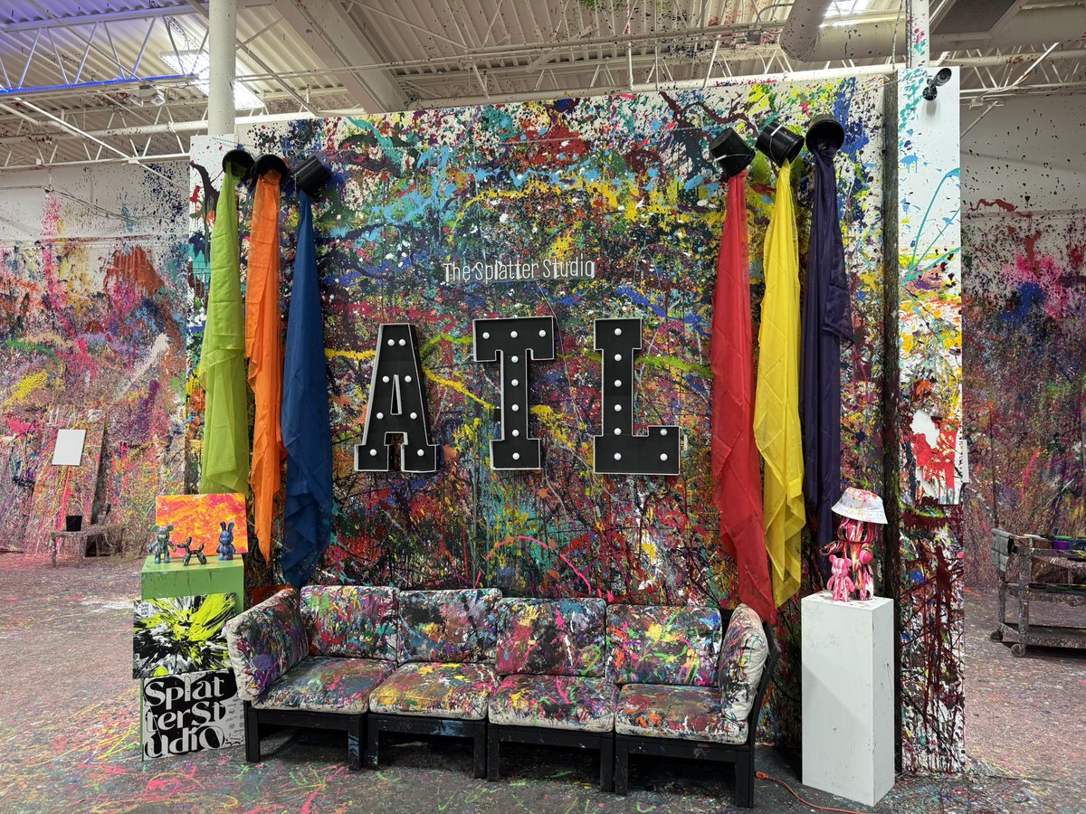 crazeerayzee's tweet image. Leadership needs a break too! Our annual Holiday Manager outing! This year we went to The Splatter Studio to release built up frustrations by using art!!! #HappyHolidays #teambuilding #managementlife #leasership #weneedabreaktoo