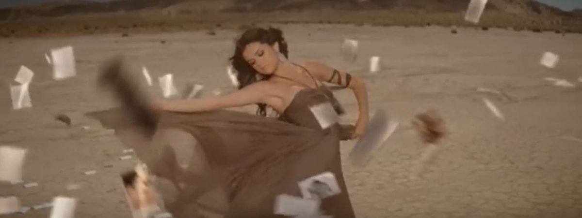 notgwendalupe's tweet photo. a year without rain by selena gomez &amp; the scene (2010) https://t.co/7ASzKsIxXS