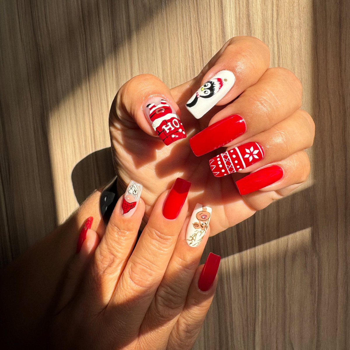 SGImageStudio's tweet image. Which holiday cliché are your nails wearing? Nails by Emiliano Olmos #TalentoSilviaGalvan #SilviaGalvanImageStudio