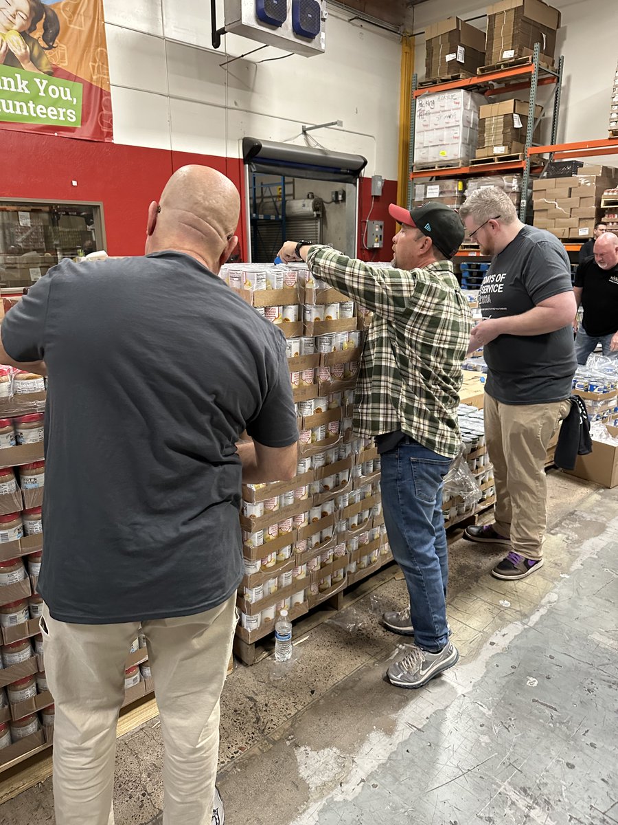 TPxComm's tweet image. Adding to our #DaysOfService! The Phoenix, AZ team recently came together to sort and pack food donations for those in need. 
Thank you to everyone who made a difference through your time and effort! #WeAreTPx