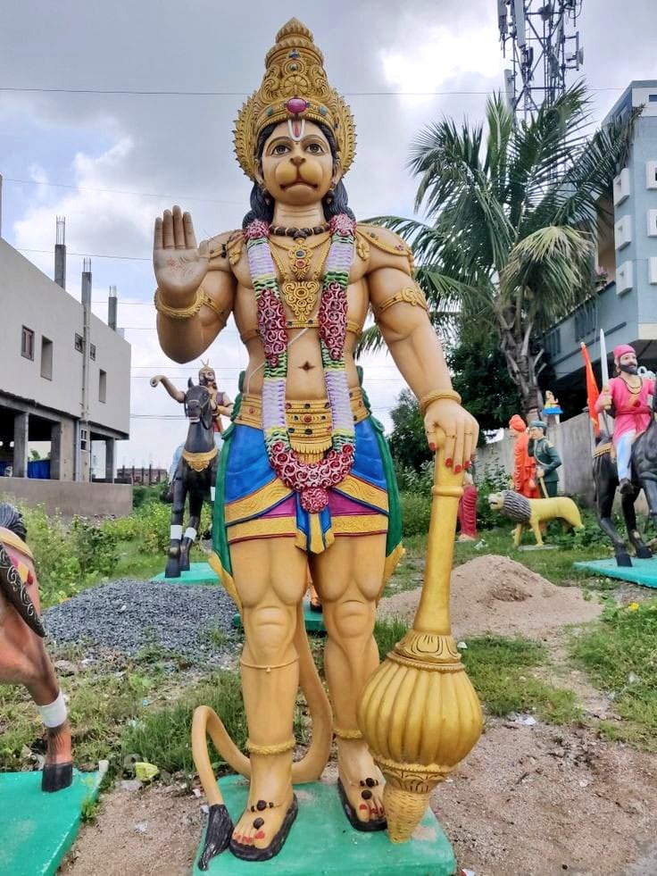 जन्म जन्म तक से साथ देते आ रहे हैं बस थोड़े से पुकारो दौड़े चले आते हैं संकट मोचन हनुमान अदभुत दर्शन