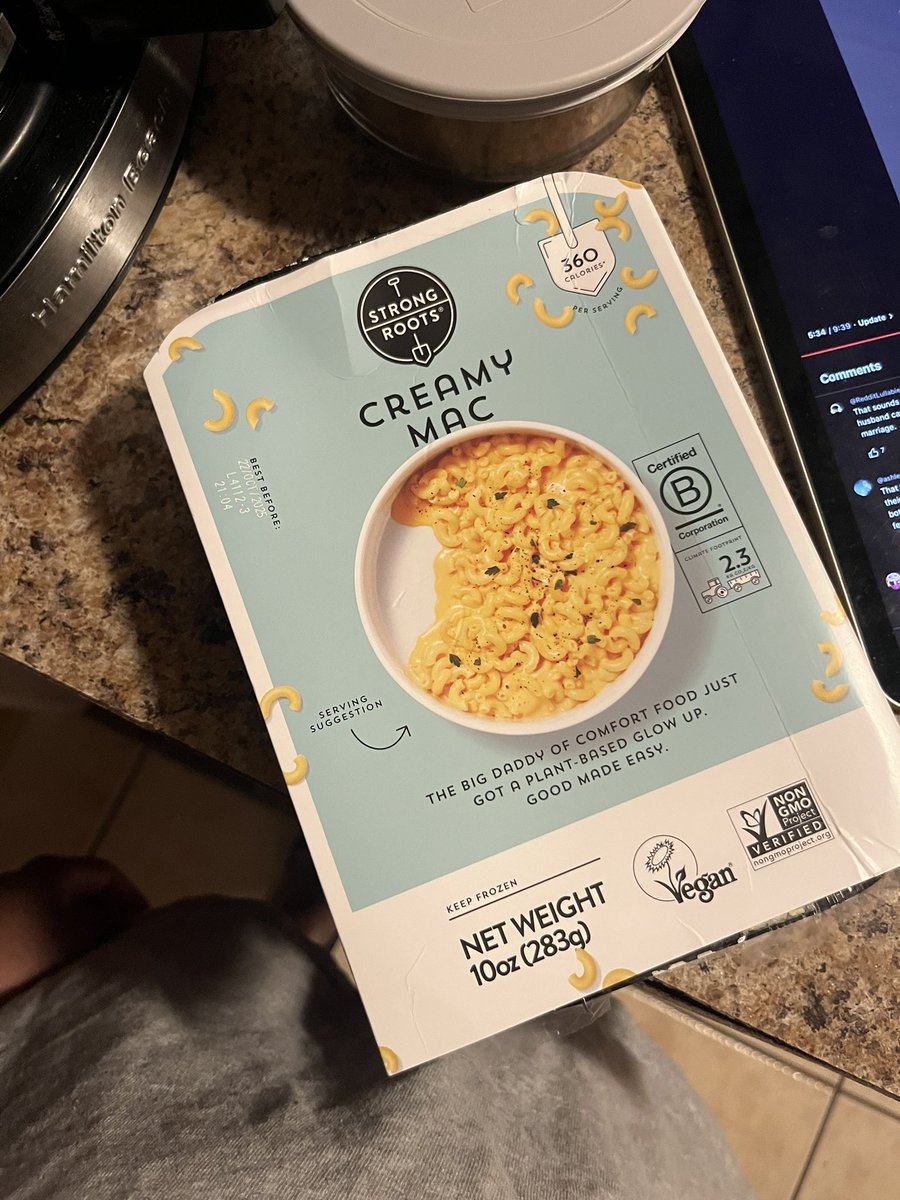 WinneDixie's tweet photo. when you go to @WholeFoods and get you some vegan mac and cheese and the seal is completely broken https://t.co/Bghg7N9P6L