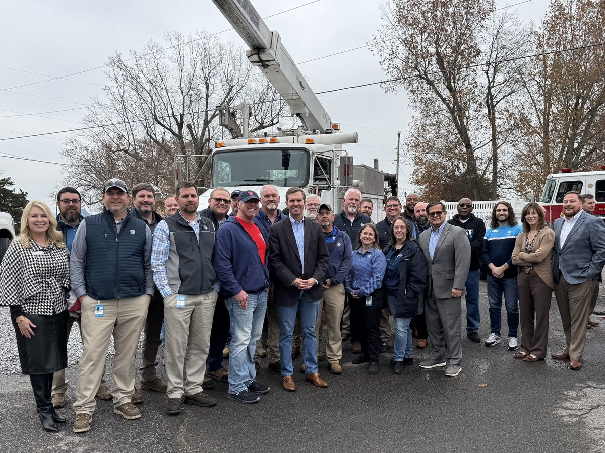 Honored to be joined by <a href="/GovAndyBeshear/">Governor Andy Beshear</a> today to announce a $3.5M wireline transformation in Gilbertsville bringing <a href="/ATT/">AT&T</a> Fiber to over 1,100 new customer locations! Proud of this team for their hard work in the rebuilding effort! #ATTEmployee @ATTPolicyKY