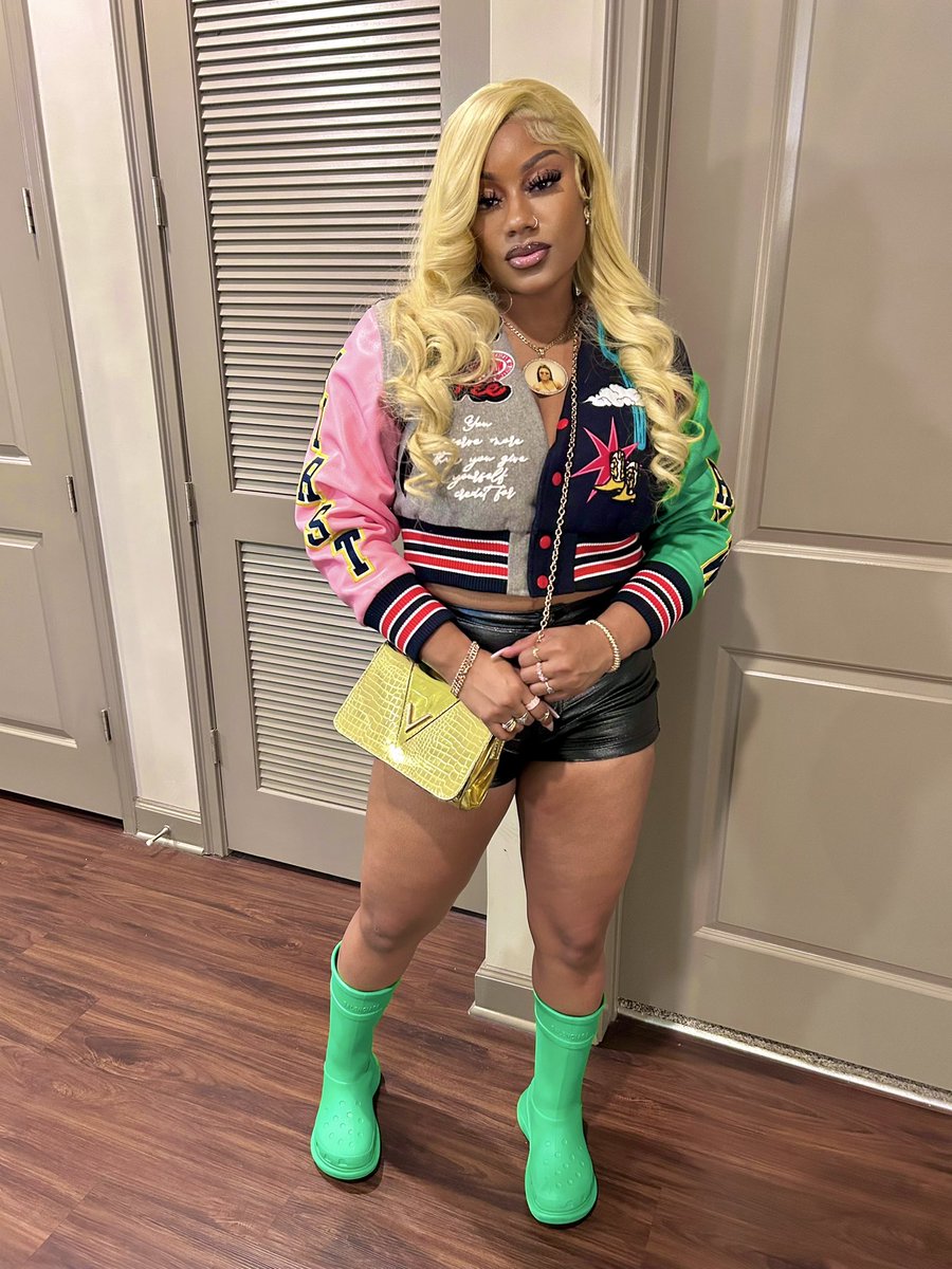 LifeSizeDOLL ๐๐ (@_memeeg) on Twitter photo BALENCI ON THE BOOTS TO STAND ON BUSINESS ๐ฎโ๐จ๐ด๐ผThis aint nothing new B"TCH I BEEN IT ๐ซต๐ฝ๐ค BALENCI ON THE BOOTS TO STAND ON BUSINESS ๐ฎโ๐จ๐ด๐ผThis aint nothing new B"TCH I BEEN IT ๐ซต๐ฝ๐ค