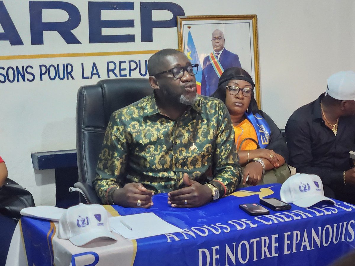 LongaMandela1's tweet photo. #Lubumbashi, en visite éclair, le SG d'@ArepOfficiel @#Camy-#Richard #KALELE s'entretient avec les cadres du parti sur les nouvelles orientations relative à l'implantation d'#AREP dans le #HautKatanga https://t.co/5yw1yxVvUS