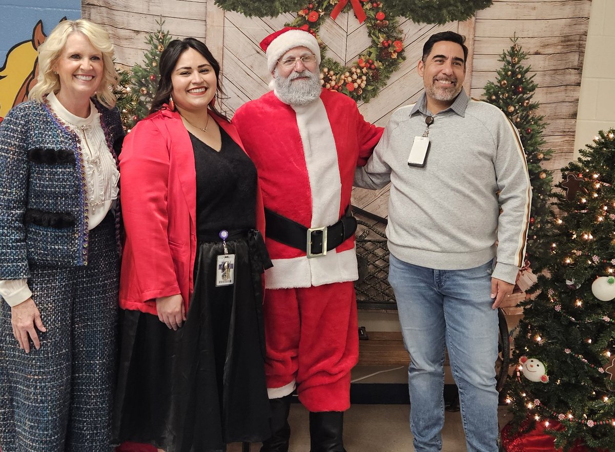 Jen_Costello1's tweet photo. What a Wonderful Night celebrating Holiday Evening with the Arts! @NISDBOONE https://t.co/FsIbP13Nk1