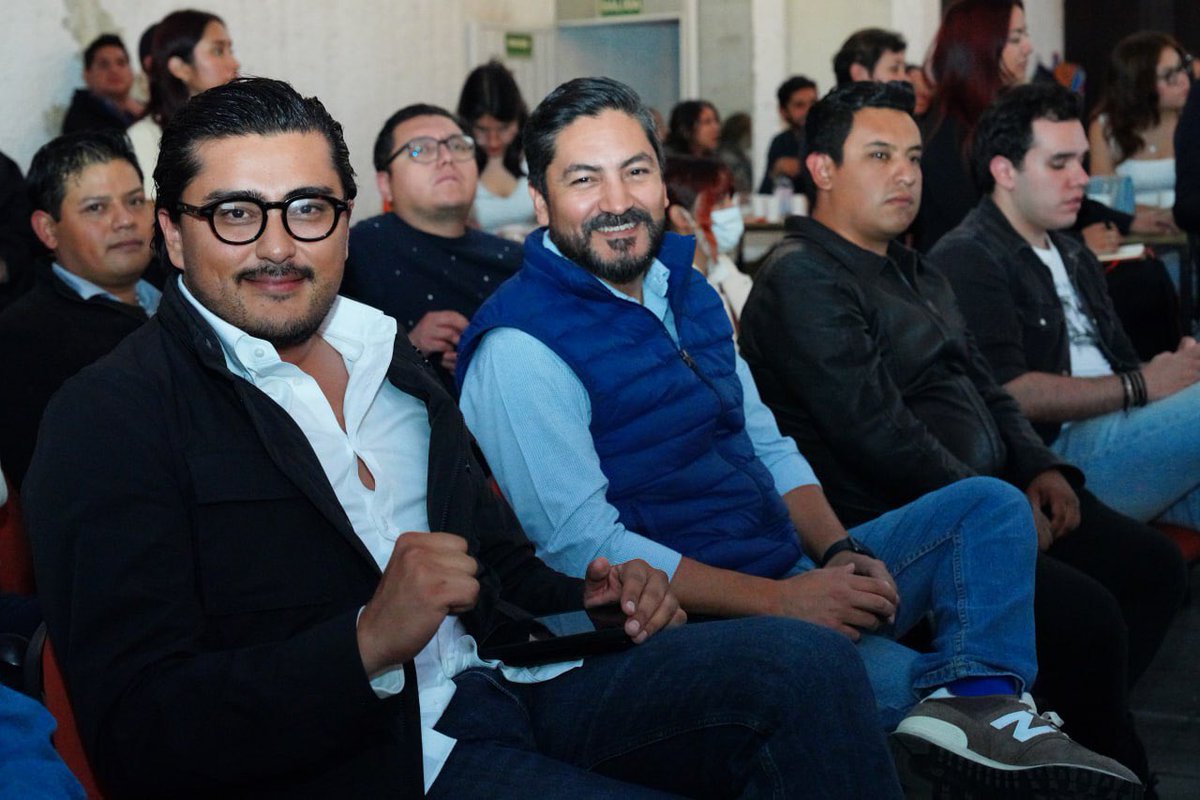 ¡Continuamos escuchándote!
Ahora tocó reunirnos con #JovenesEnMovimiento para conocer sus ideas e incorporarlas a nuestro plan de trabajo para la #CDMX 

Estamos seguros que en colectivo se construye el proyecto que todas y todos queremos para una Ciudad de futuro.