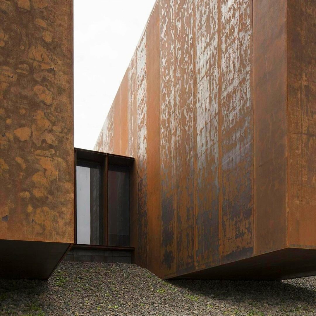Gabrieeeel_G's tweet photo. A Sample of Architecture....
Different sized volumes coated in rusty Corten Steel
The Soulages Museum
Rodez, France
#LoveArchitecture https://t.co/YeR2mYz0Qc