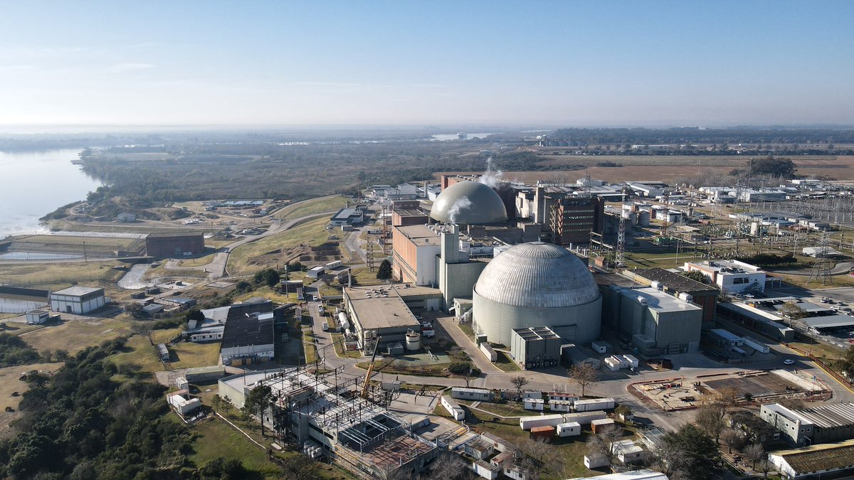 Nucleoelectrica's tweet photo. PLAN NUCLEAR ARGENTINO

Desde Nucleoeléctrica Argentina, celebramos el impulso al potencial nuclear de nuestro país anunciado hoy por el presidente Javier Milei.

Argentina es el país referente en energía nuclear en Latinoamérica, y cuenta con las capacidades necesarias para consolidar y expandir su liderazgo en la región. El desarrollo nuclear es un paso fundamental para el futuro energético de nuestra nación.