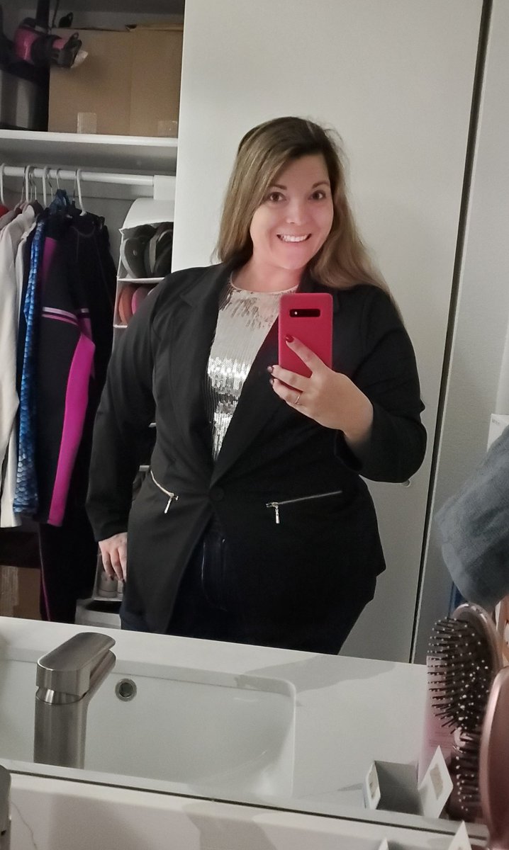 ThatDawnaGirl's tweet image. Your girl became a Yelp Elite (an influencer acknowledged for providing quality reviews, photos and, tips on Yelp) and was invited to their holiday party!

Moving up in the world!

#Yelp #YelpElite #Influencer #Tempe #SocialHall
